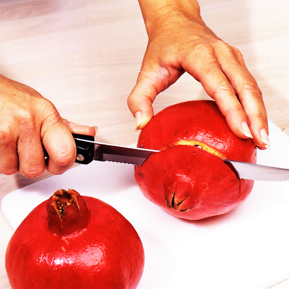 how to cut a pomegranate