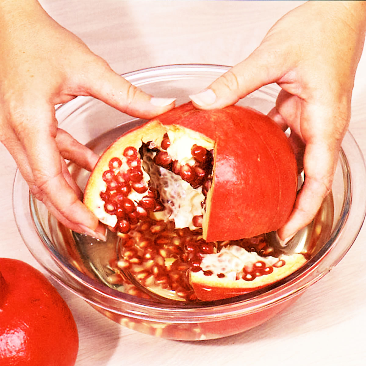 how to remove pomegranate seeds