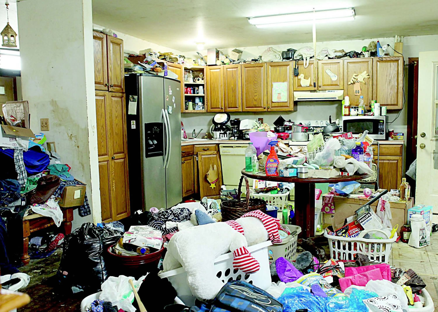 hoarding-disorder-causes-signs-symptoms-treatment